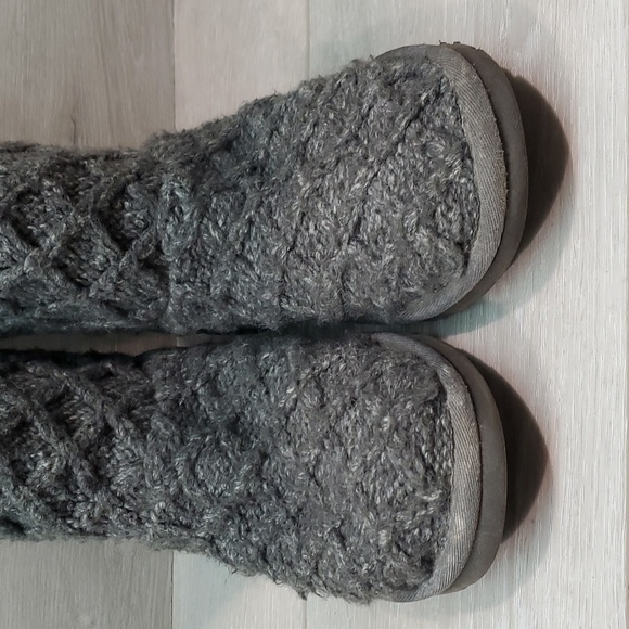 Ugg Australia Women Sweater Cardi 3 buttons Boots shoes sz 5 - Picture 4 of 9